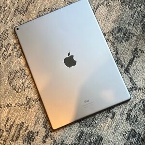 Space Gray Apple 12.9” 32GB 1st Gen iPad Pro - Model A1584, Excellent Condition